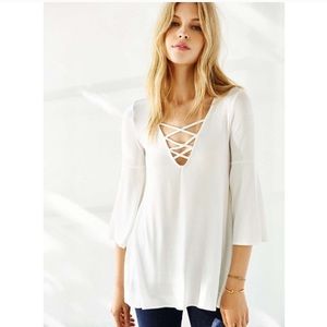 🔥NEW🔥UO White Ecote Bonita Plunge Tunic Top